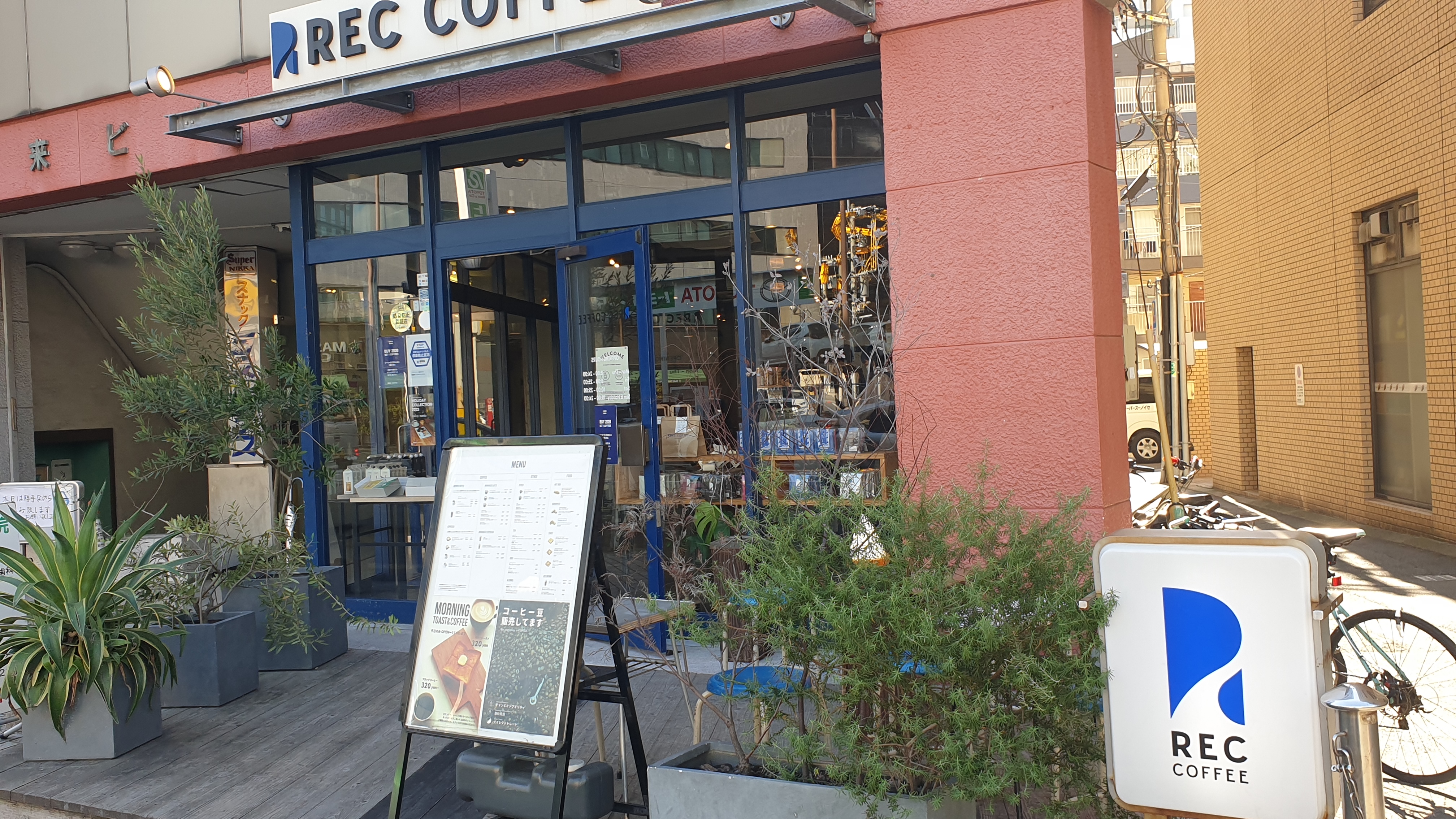 REC COFFEE 렉카페 야쿠인점 정문