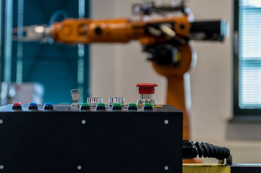 로봇과 스마트팩토리: 제조업의 자동화 혁신과 생산성 향상