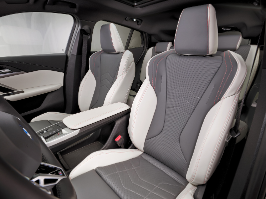 BMW iX2 내부디자인