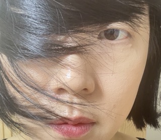 머리카락-얼굴에-붙음