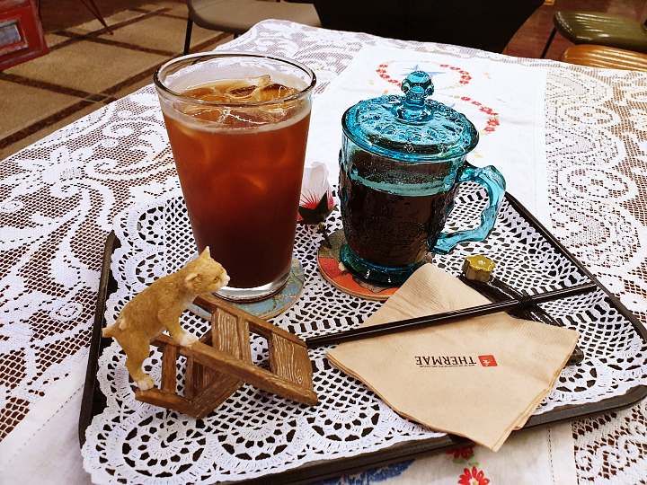 생방송오늘저녁 고소하고 향긋한 커피 달콤한 디저트 40년 된 목욕탕이 변신한 LP바 카페 대전 대덕 맛집 추천