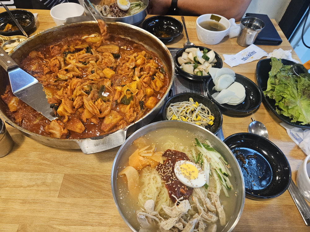 제주도 맛집 원조칠성통황금닭갈비닭칼국수 이도점 황금닭갈비