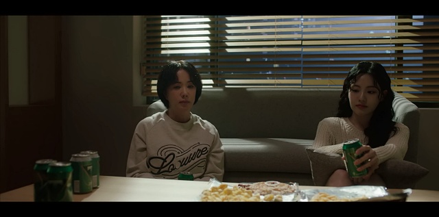 소라와-술을-마시는-차정숙