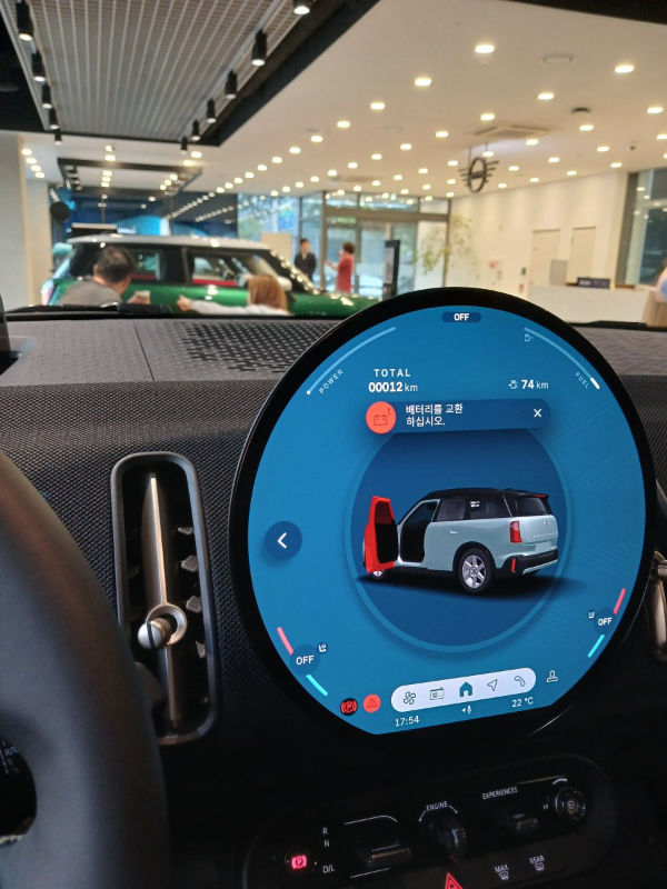 미니컨트리맨 안 계기판