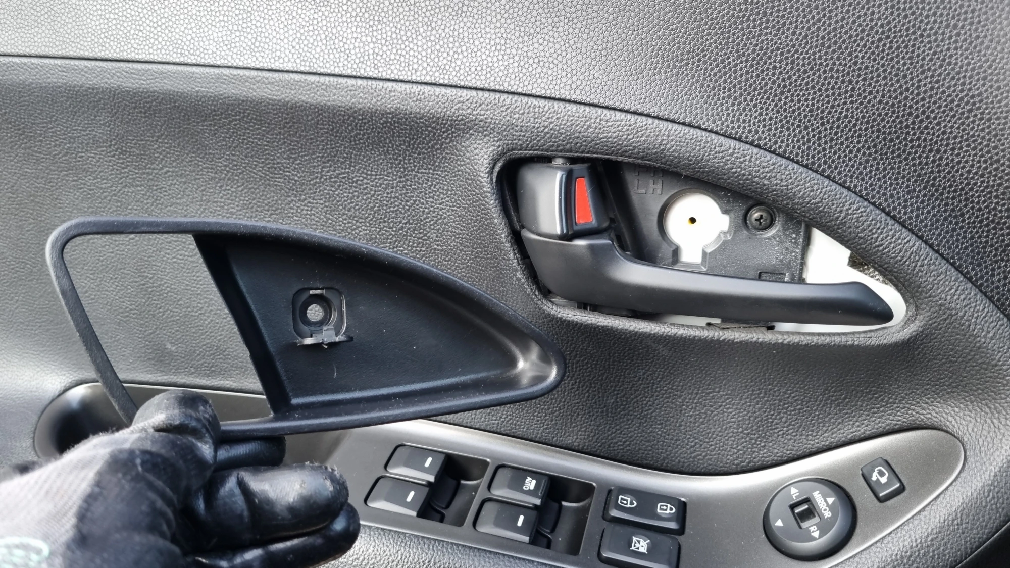 손잡이 커버 빠진 모습