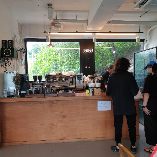 임종호 커피 파주점 (feat. 파주 모드니 본점)_임종호 커피 파주점_매장 내부_카운터