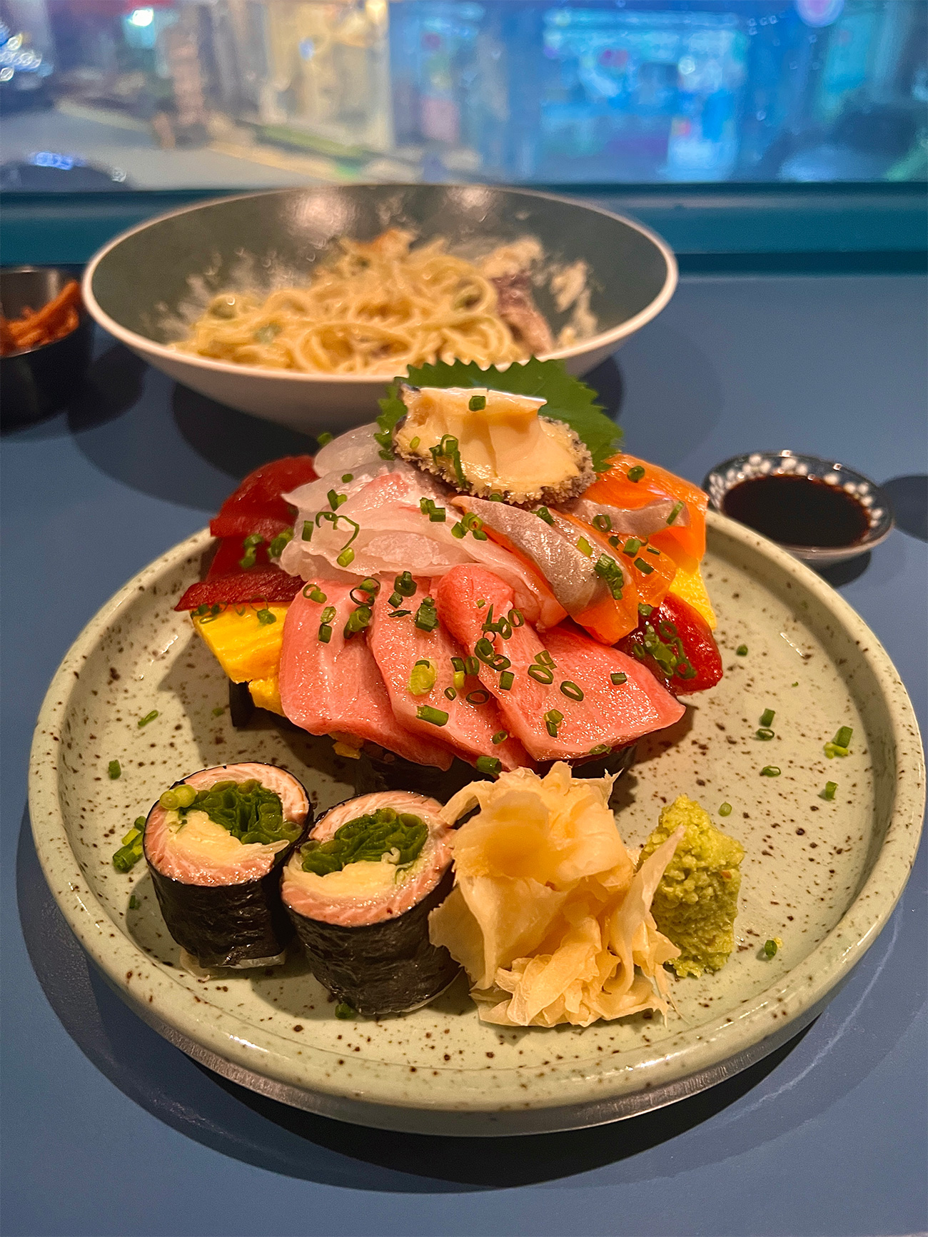 아이폰13 프로 맥스로 어두운 실내에서 촬영한 음식사진