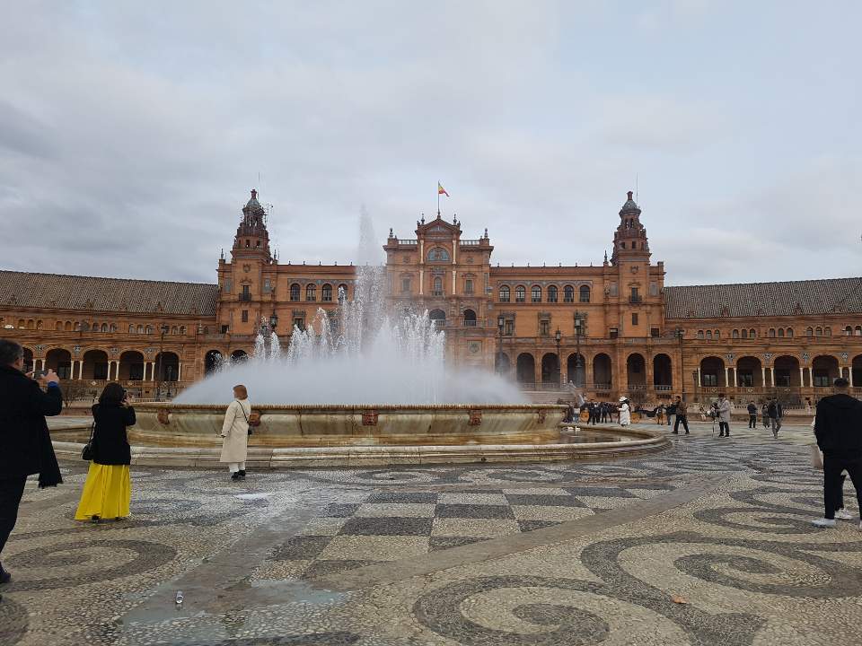 이미지-alt-태그-스페인 광장