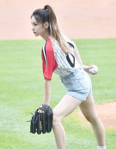 LG 트윈스 ITZY 채령 예지 시구 사진 SSG랜더스