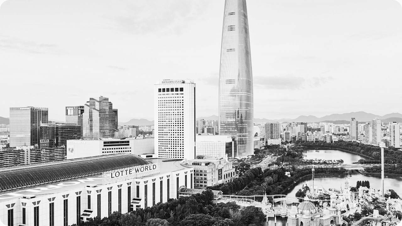 잠실 롯데월드 호텔 천장 칠하던 하청업체 직원 추락사.. 1명 사망 1명 부상 야간 작업 곤돌라 줄 끊어짐