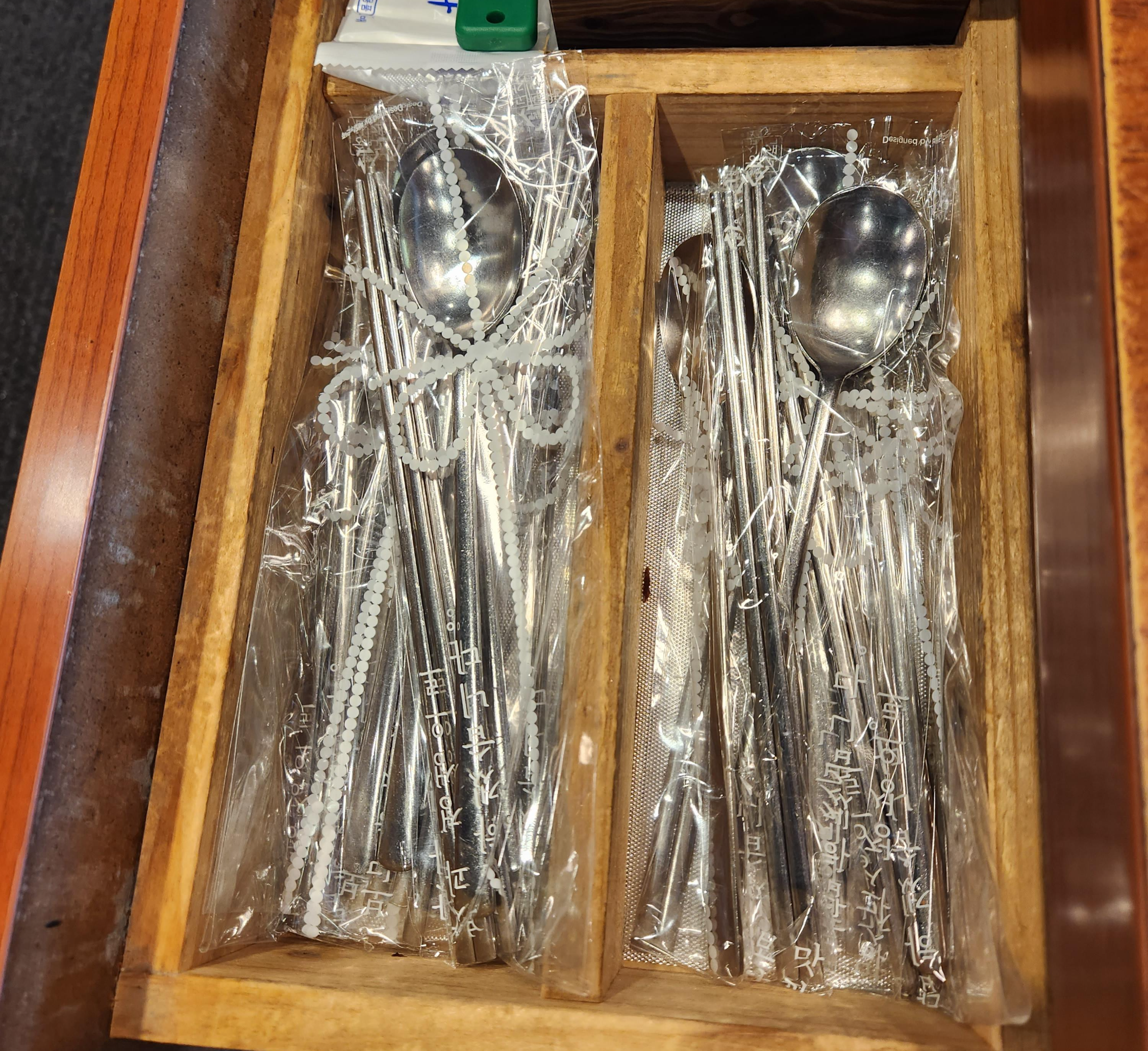 위생적인 숟가락 젓가락