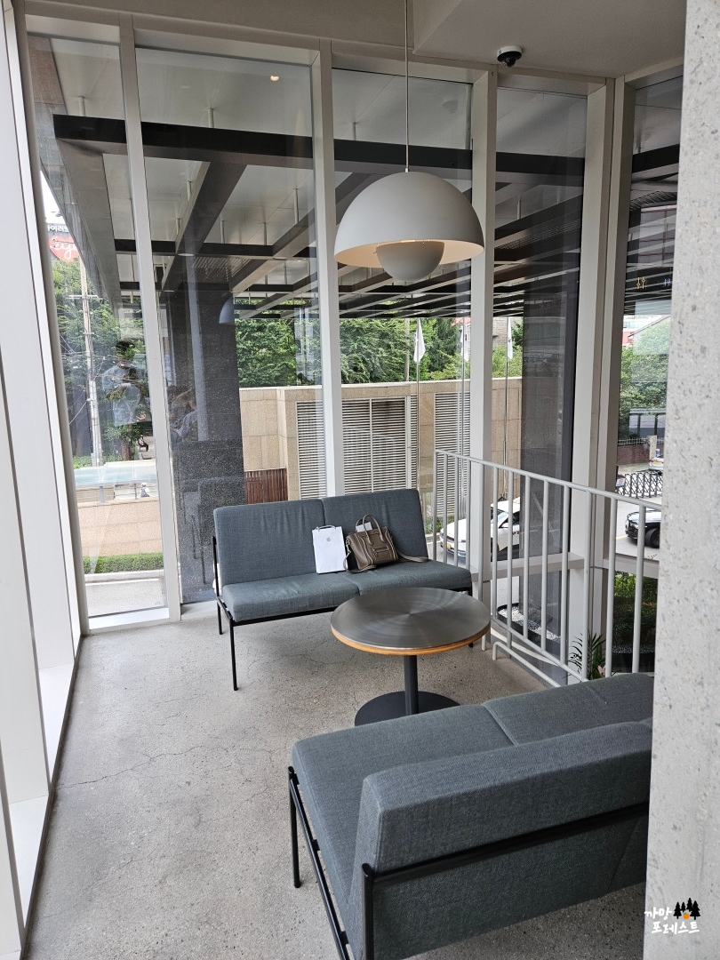 블루보틀 압구정 2층