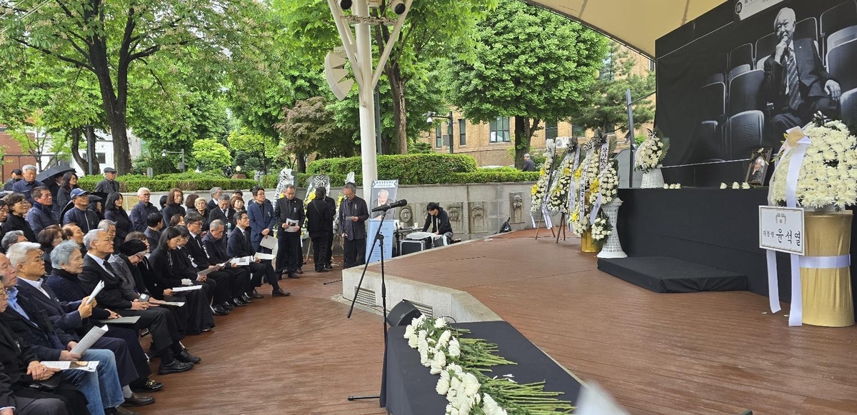 (故)임영웅-대표의-영결식에-참석한-연극인들