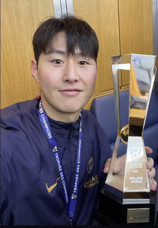 이강인-수상-사진