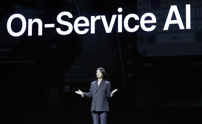 최수연 네이버 대표가 11월 11일 서울 강남구 코엑스에서 열린 팀네이버 통합 콘퍼런스 '단 24'에서 기조연설을 하고 있다.