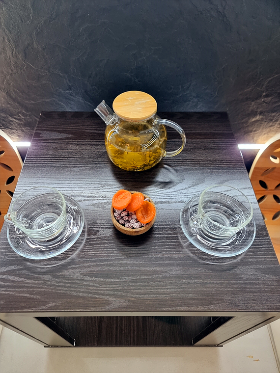 제공되는 허브티와 간식