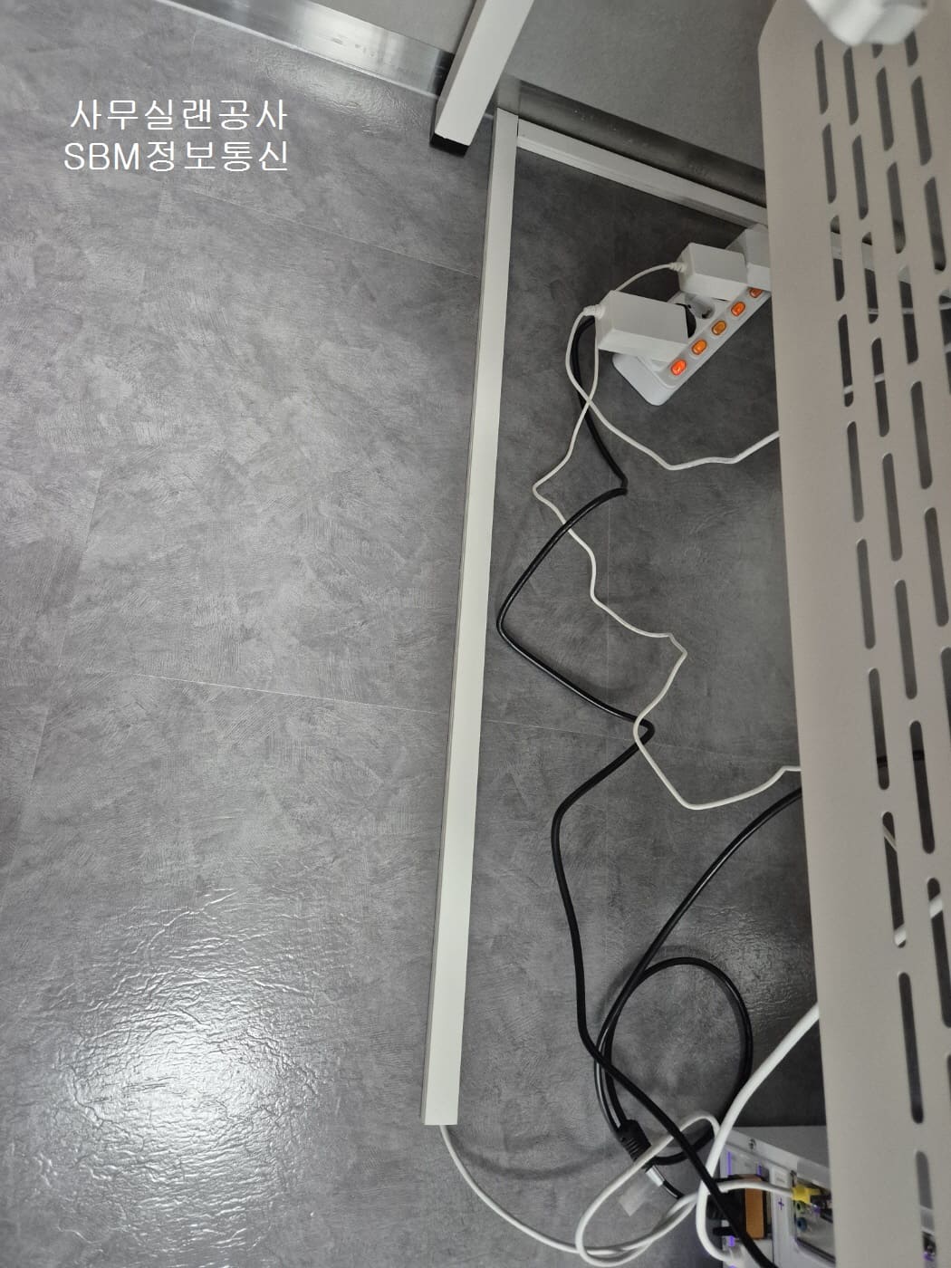 사각지대인 구석 공간까지 꼼꼼하게 결속하여 최종 검수를 마쳤습니다.