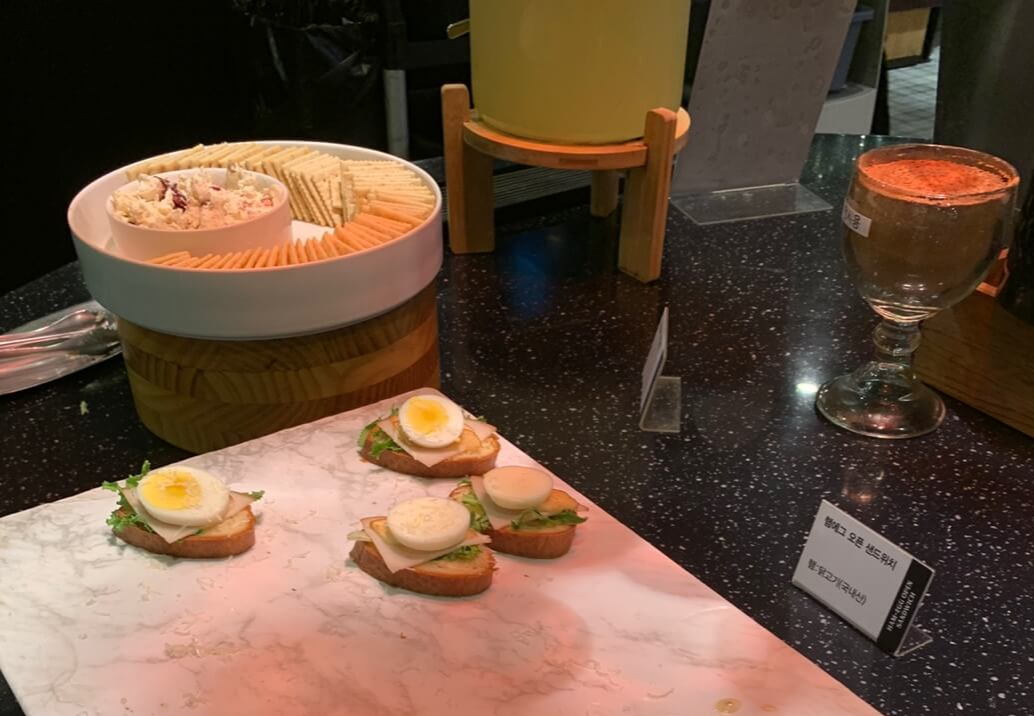 햄에그오픈샌드위치