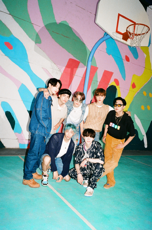 방탄소년단 단체 콘셉트 포토 [사진=빅히트뮤직]