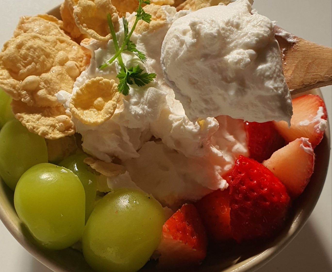 요거트 담은 면주머니를 옮기지 않고 유청 20시간 뺀 모습 .요거트가 촉촉 하다