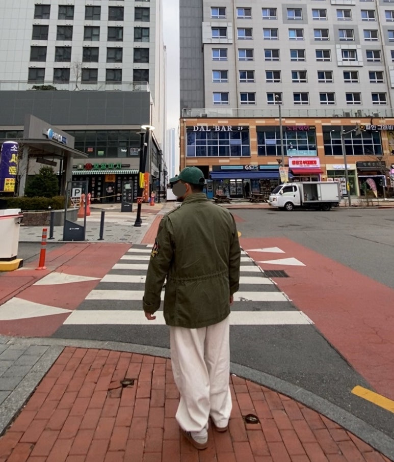 데일리룩('25.12.27.)브이투 스톤워싱 빈티지 볼캡, 폴로랄프로렌 야상자켓 빈티지 야상 M-65, 유니클로 모크넥니트, 무신사스탠다드 벌룬팬츠, 아디다스 그라다스 FW7208