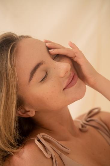 예쁜 턱선 만들기: 날렵한 V라인을 위한 완벽 가이드