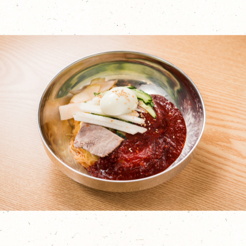 부산 대표 음식 밀면의 국물과 면