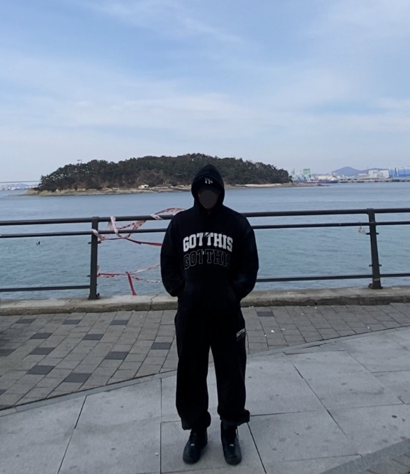 데일리룩('26. 3. 8.)갓디스 갓디스짐웨어 코튼 헤비워싱 오버핏 빈티지 후드티, 갓디스 갓디스짐웨어 코튼 헤비워싱 오버핏 빈티지 트레이닝팬츠, 나이키 덩크하이 올블랙 블랙