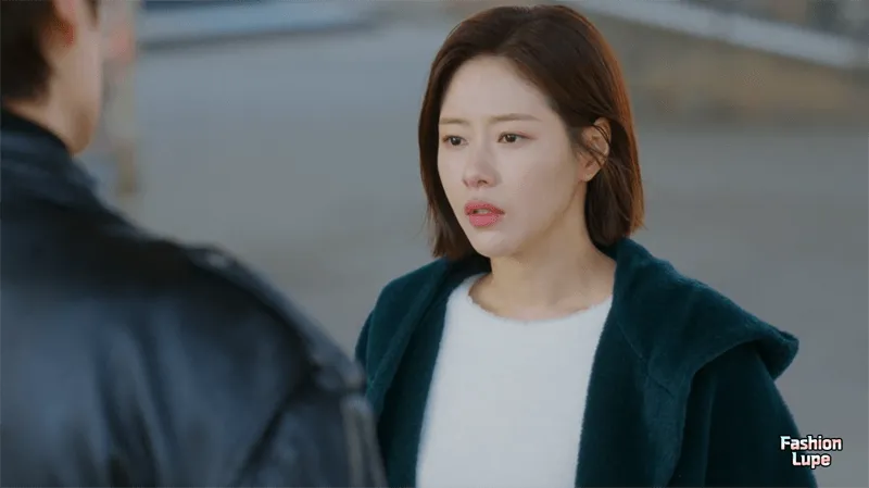 심각한 표정을 짓고 있는 박하나의 모습