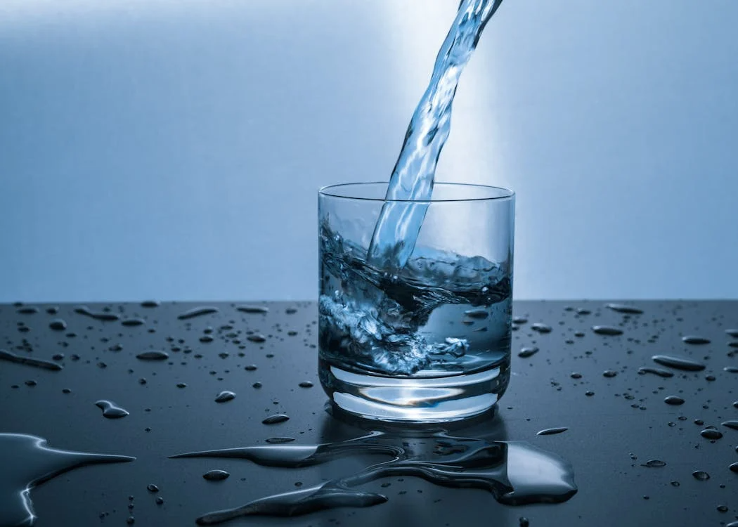 물 자주 마시고 수분 유지하기