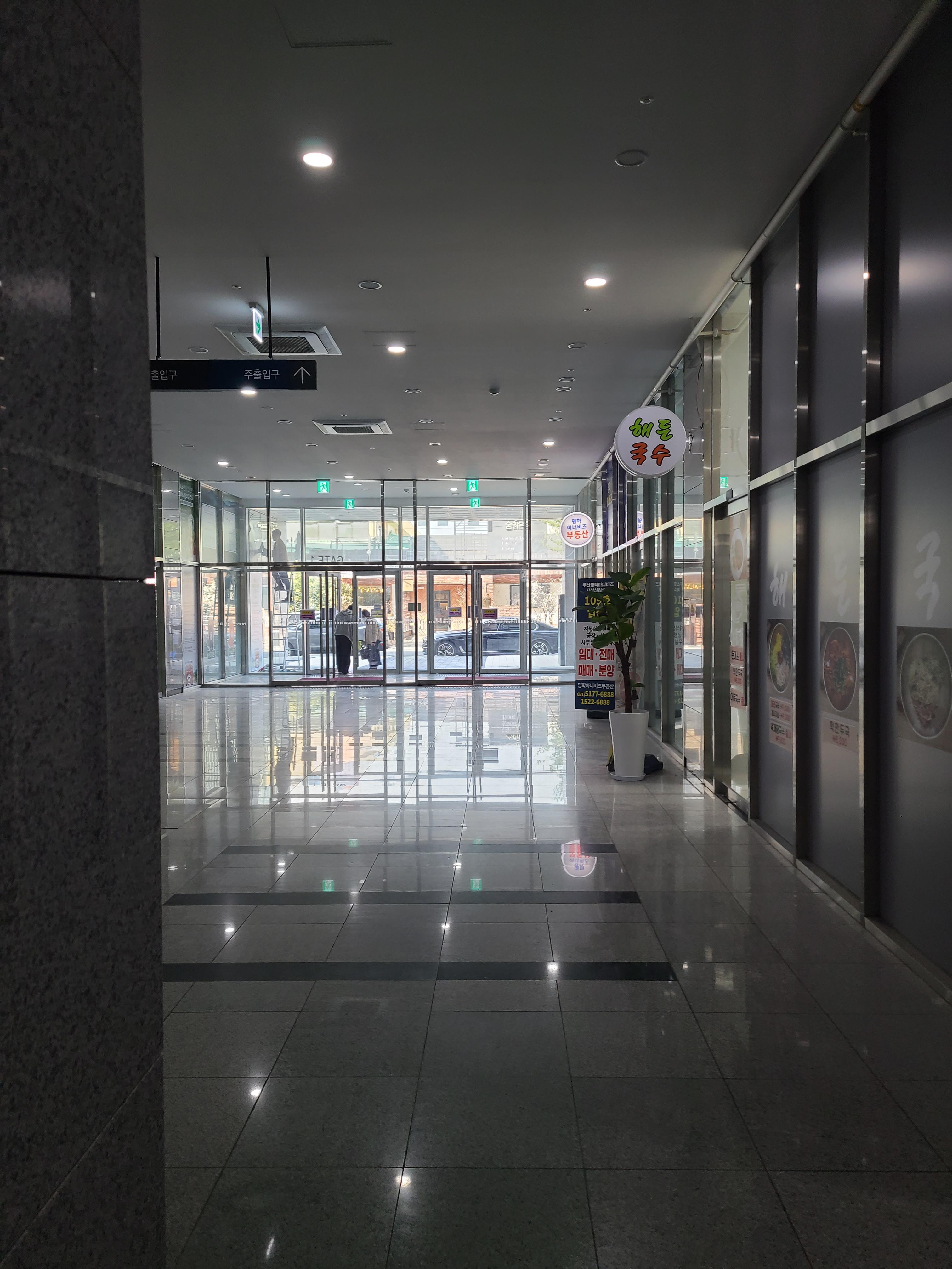 두산명학아너비즈타워 1층 내부3