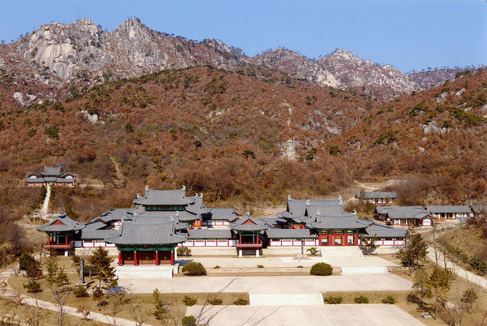 광종은 고려 사회 전반에 큰 영향력을 행사한 불교를 자기 편으로 완전히 끌어들였다