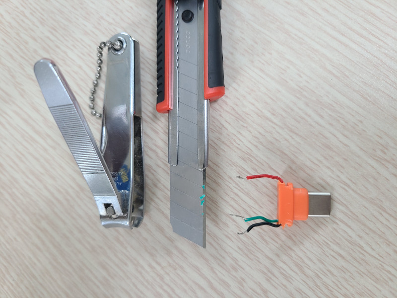 핸드폰 도킹형 보조 배터리 수리