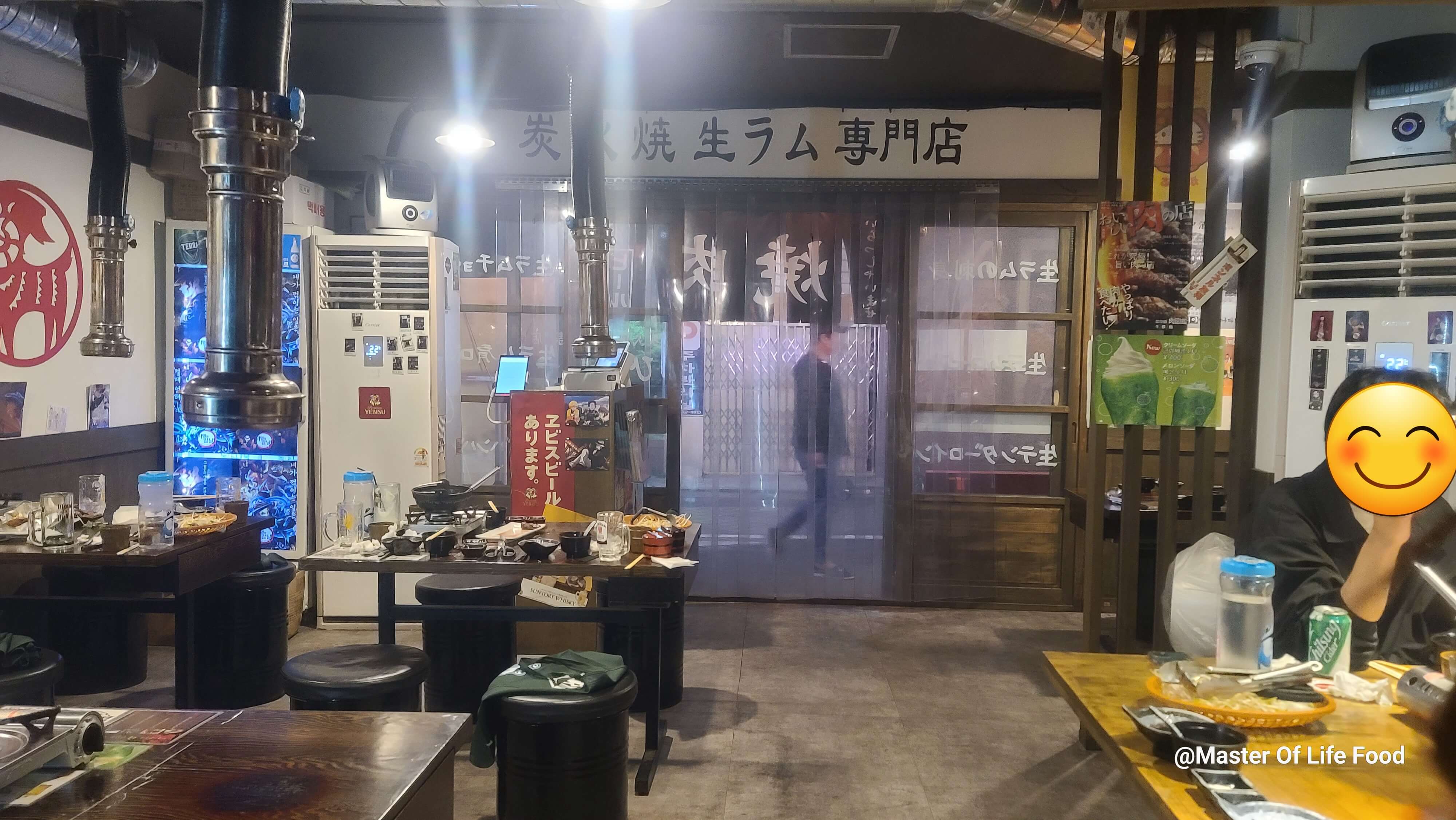 사람이 한차례 빠져나간 여유가 생긴 식당