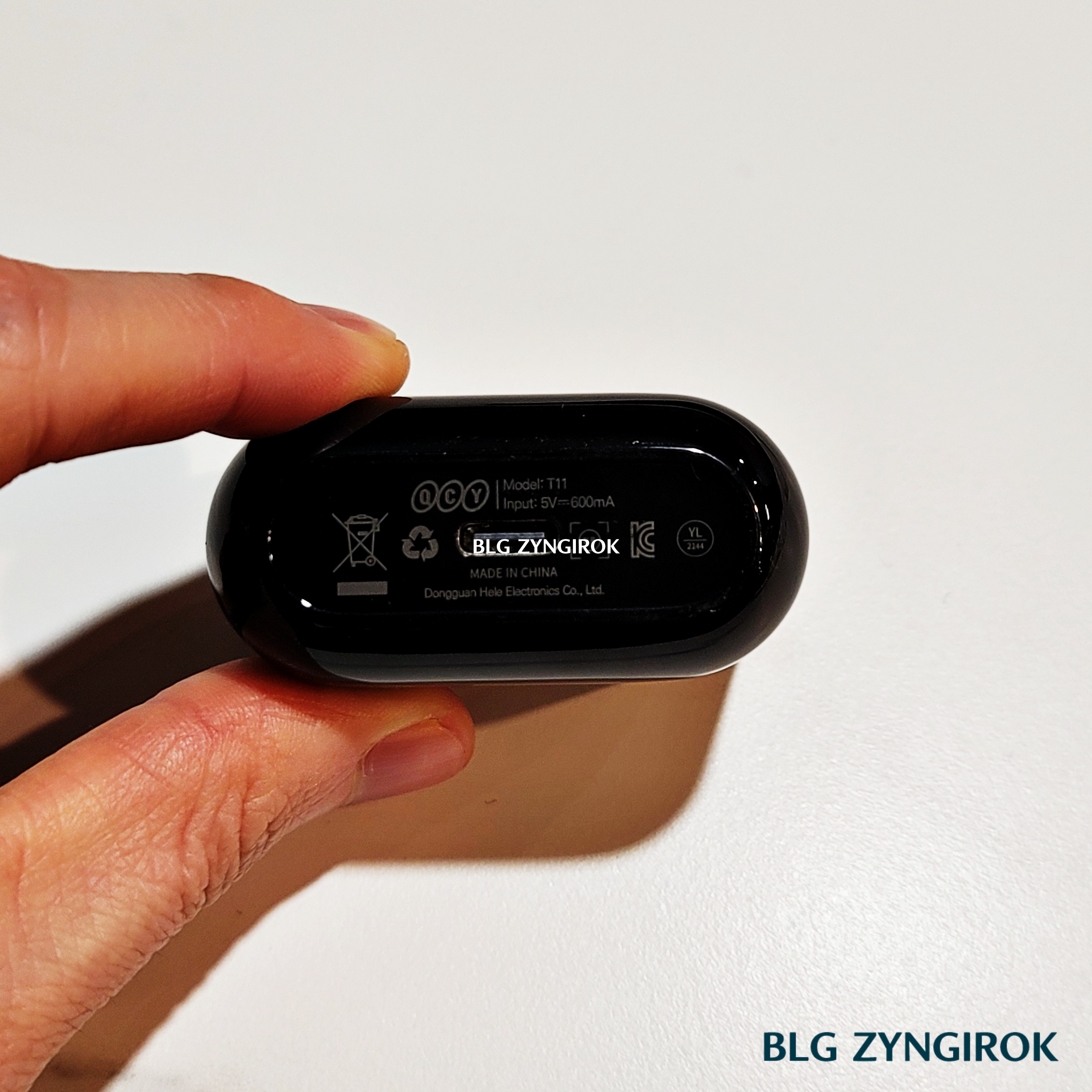 QCY-T11-충전케이스-usb-c타입-충전구