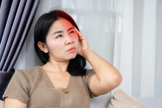 편두통 (Migraine) – 맥박처럼 욱신거리는 두통의 원인과 치료