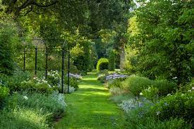 정원 가꾸기의 미래: 2030년 전망