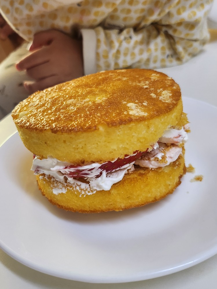 시럽을 발라 덮은 빵