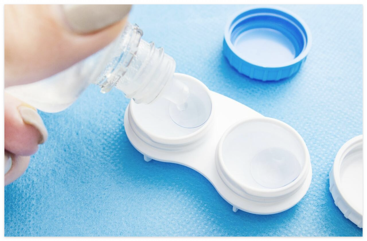 자료사진 : 콘텍트 렌즈 케이스 사용