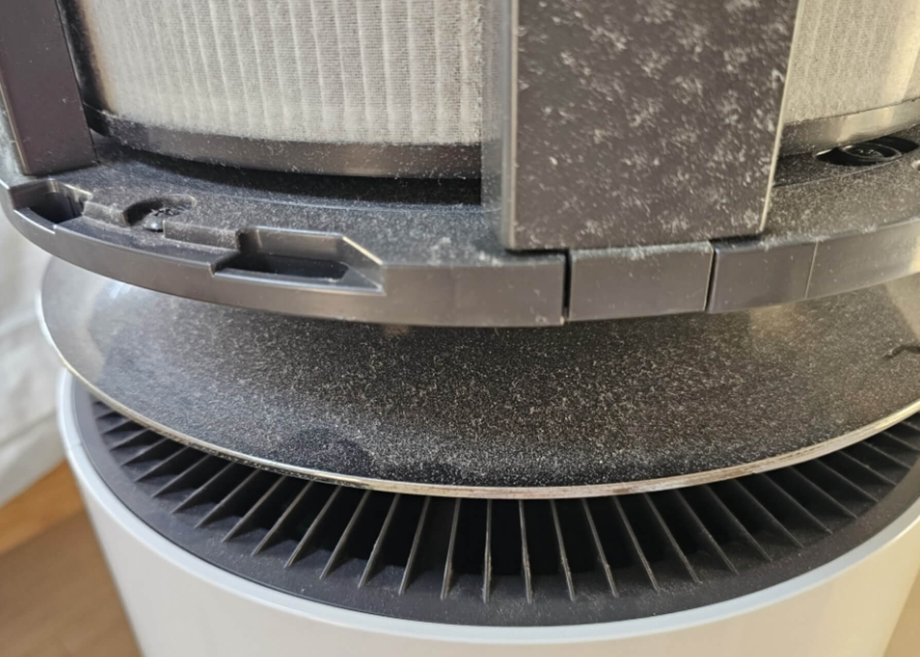 LG 퓨리케어 공기청정기 내부 먼지