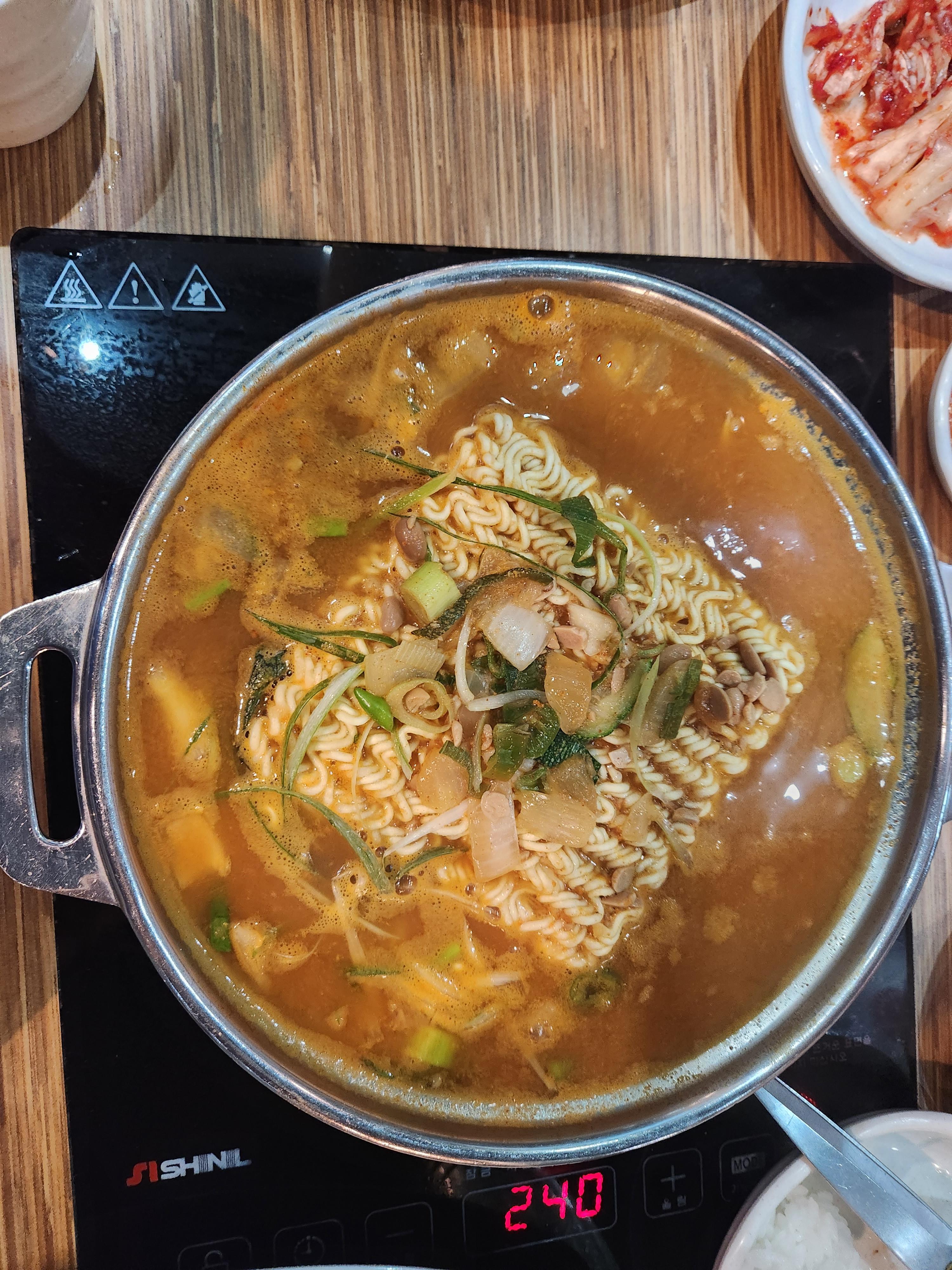 된장에 라면 사리