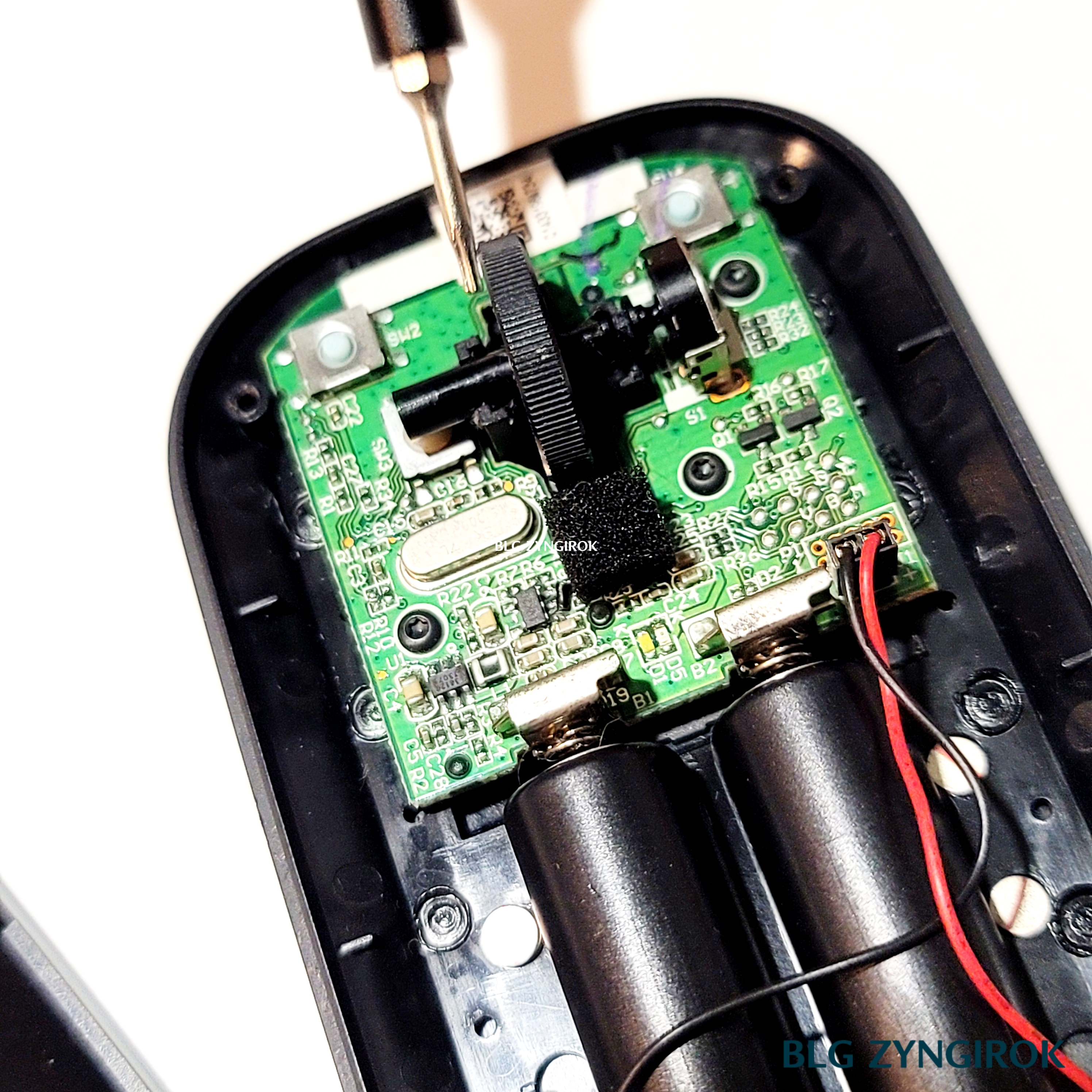 MS Design Mouse의 휠이 흔들린다