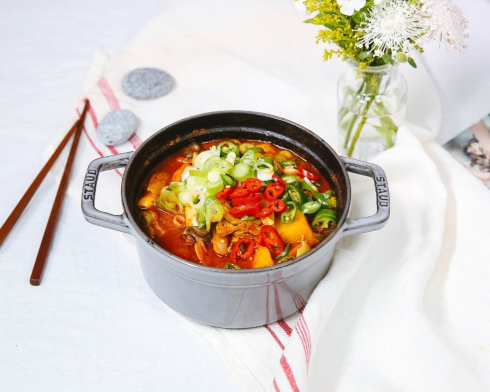 돼지고기 애호박 고추장찌개