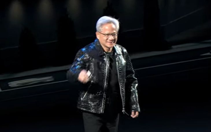 CES 2025 에서 기조연설 하는 젠슨 황