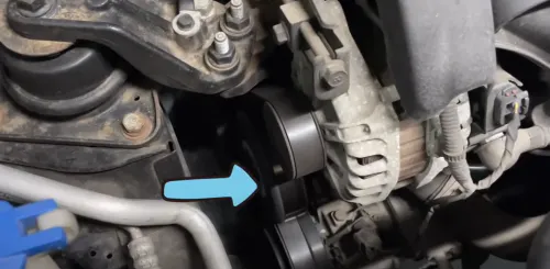 엔진 벨트 소음나는 부위