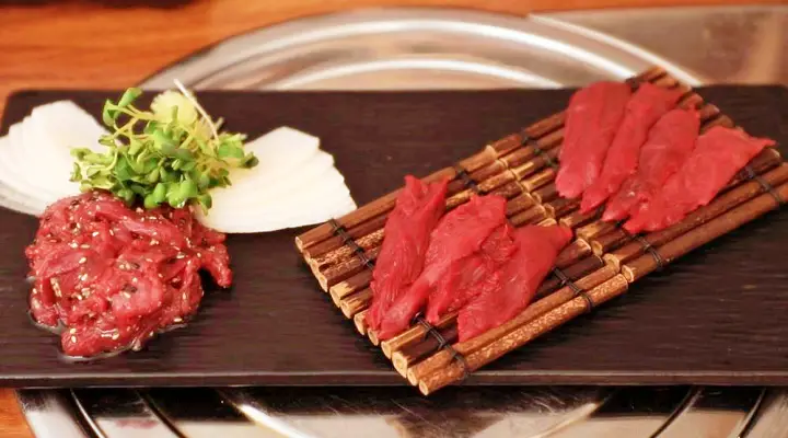 어서와 한국은 처음이지 예비신랑 예랑 미국인 조나단이 맛본 당나귀 고기 육회 전골 경기도 평택 맛집 추천 위치