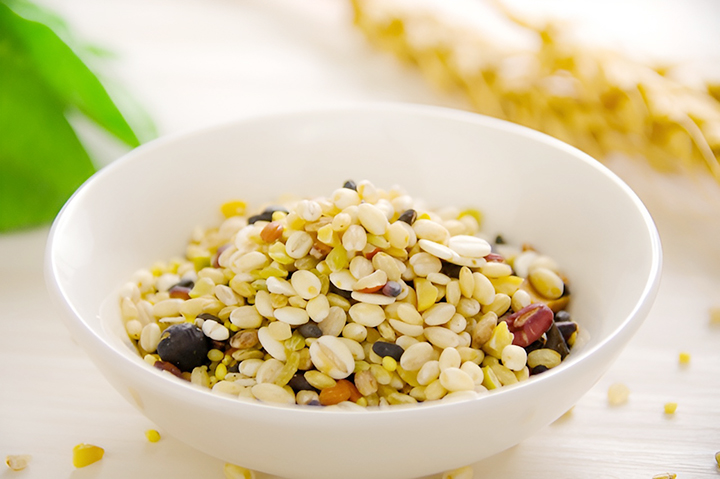 그릇에-담긴-잡곡