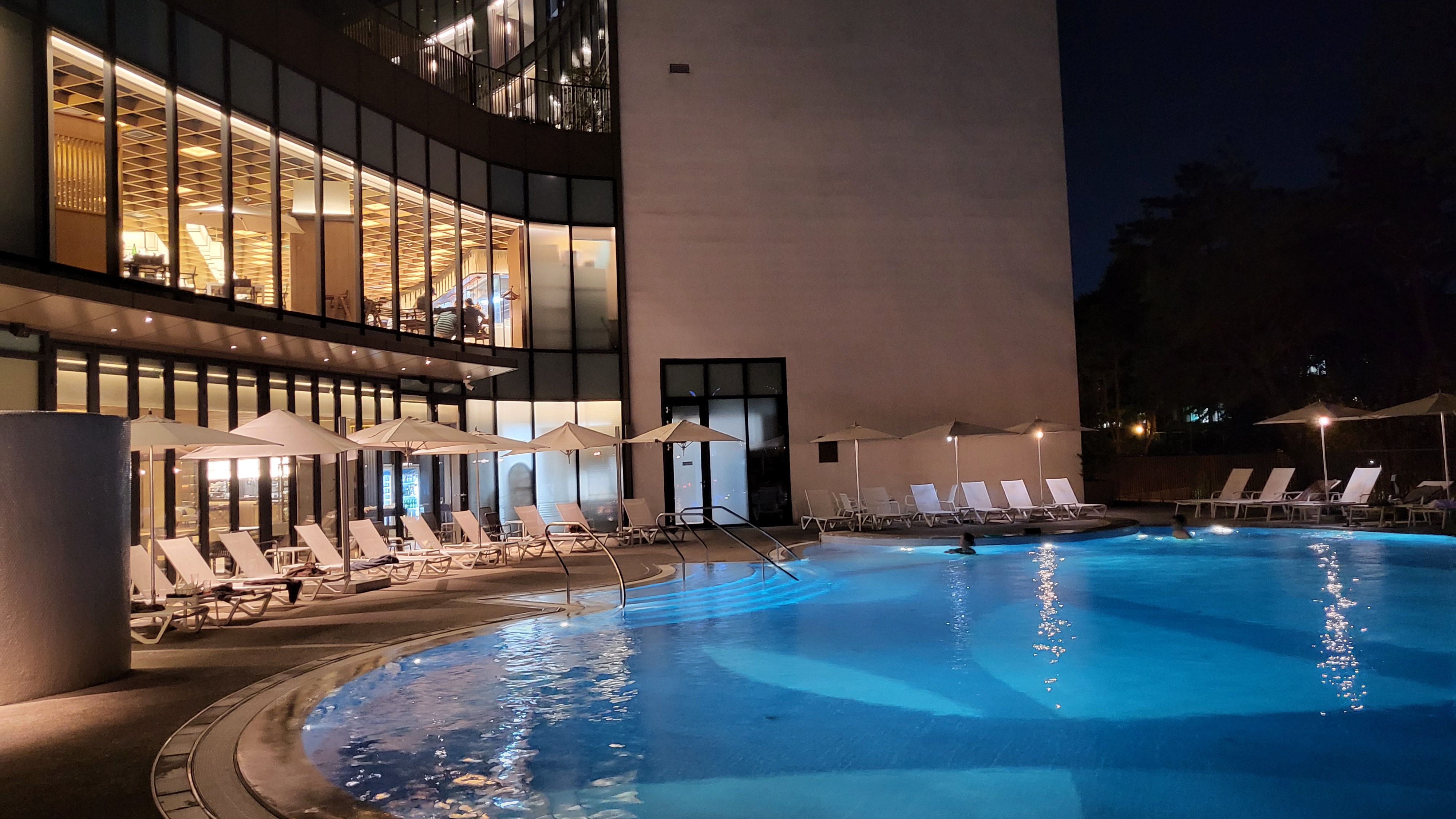 파라스파라 수영장