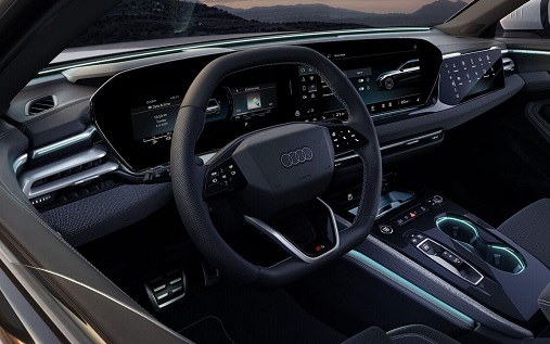 아우디 A5 e-하이브리드 핸들과 계기판