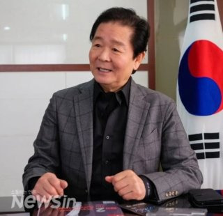 가수이자 영화 제작자 진성만